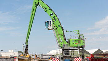 The port handling experts: now achieve more with the SENNEBOGEN 870 E and 875 E