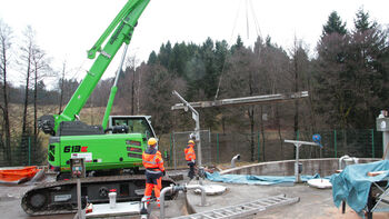 SENNEBOGEN 613 – compact 16 t crawler telescopic crane with a new cab and particularly small transport width