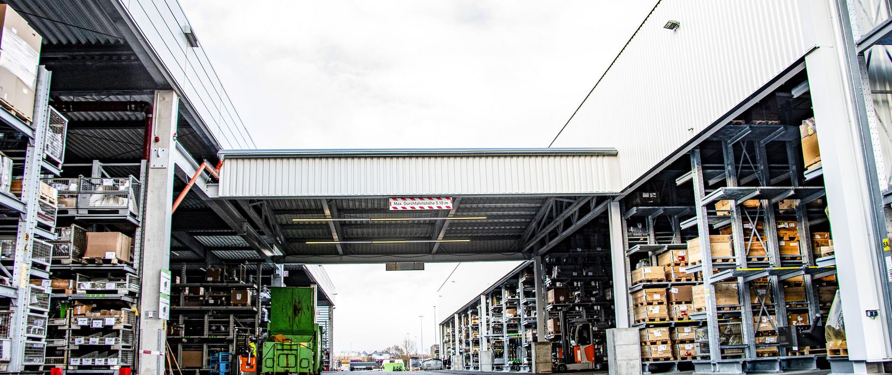 Bau einer neue Kaltlagerhalle mit rund 1.000 m² Fläche im Straubinger Werk 2 Bau einer neue Kaltlagerhalle mit rund 1.000 m² Fläche im Straubinger Werk 2