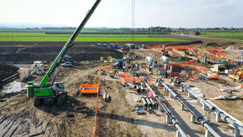 Pipeline construction: Construction of a new liquid gas terminal with telescopic crane