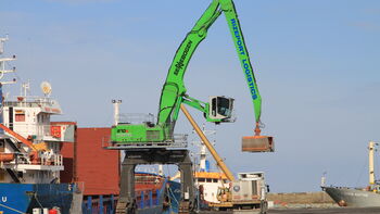 SENNEBOGEN 870 E-series: Port handling with Green Hybrid energy recovery