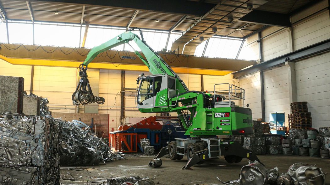 SENNEBOGEN 824 G-Akkumaschine-Halleneinsatz-Akkubagger-Cronimet SENNEBOGEN 824 G-Akkumaschine-Halleneinsatz-Akkubagger-Cronimet