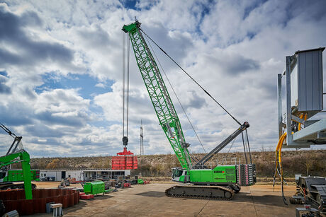 300 t duty cycle crane SENNEBOGENN 6300 E for special civil engineering and quarrying mining