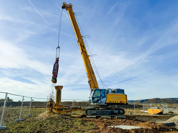 624 E Seilbagger für den Brunnenbau bei Hölscher 624 E Seilbagger für den Brunnenbau bei Hölscher